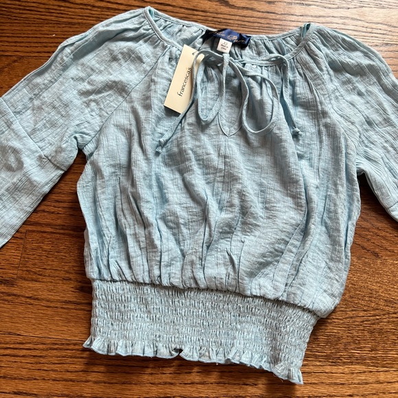 SOLD NEW NWT Francesca’s Blue Rain Chambray Smocked Cropped Long Sleeve Top XS - Picture 2 of 8